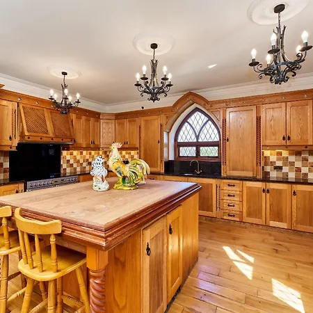 Castlelost Belfry Villa *